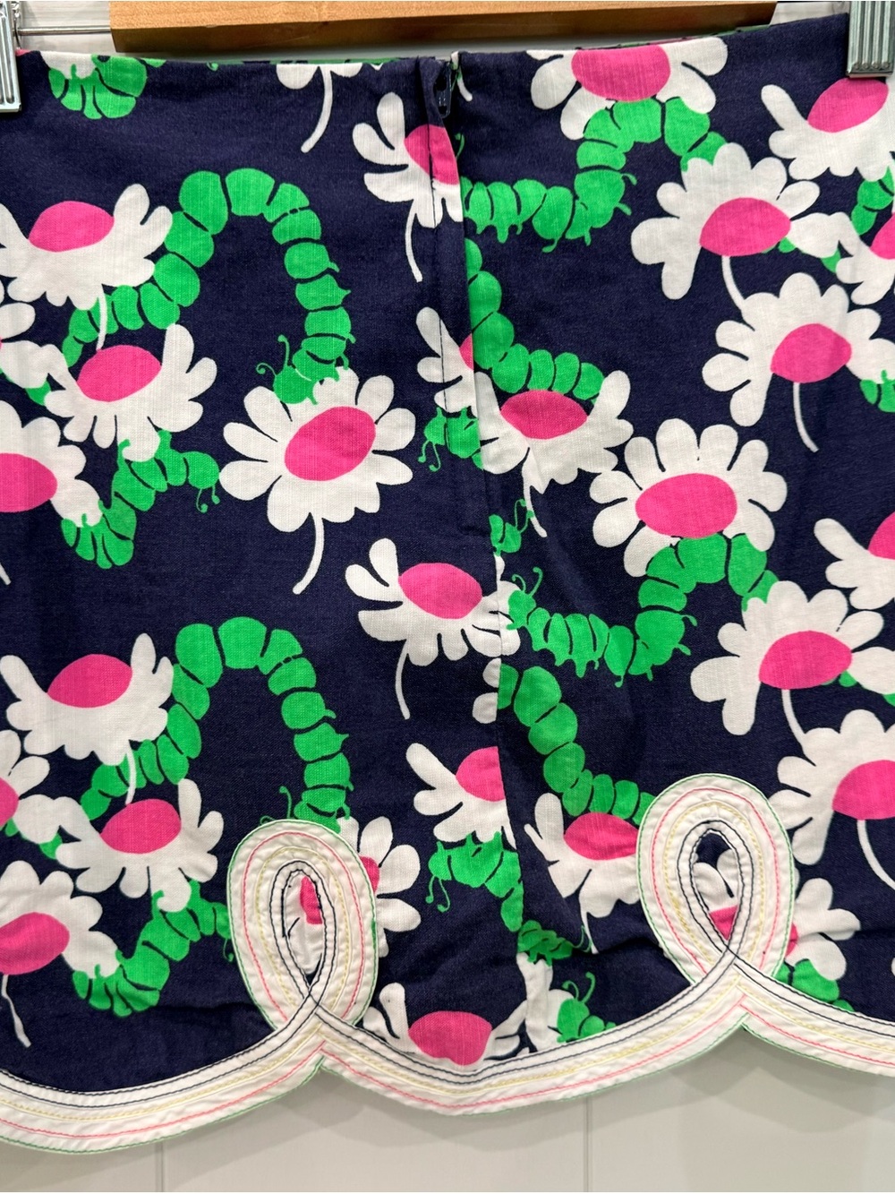 Lilly Pulitzer Navy Floral Daisy Print Skirt with Pink Centers and Green Vines - Picture 3 of 8